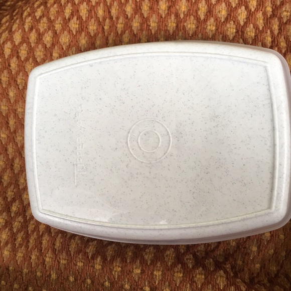 Tupperware container - Picture 2 of 4